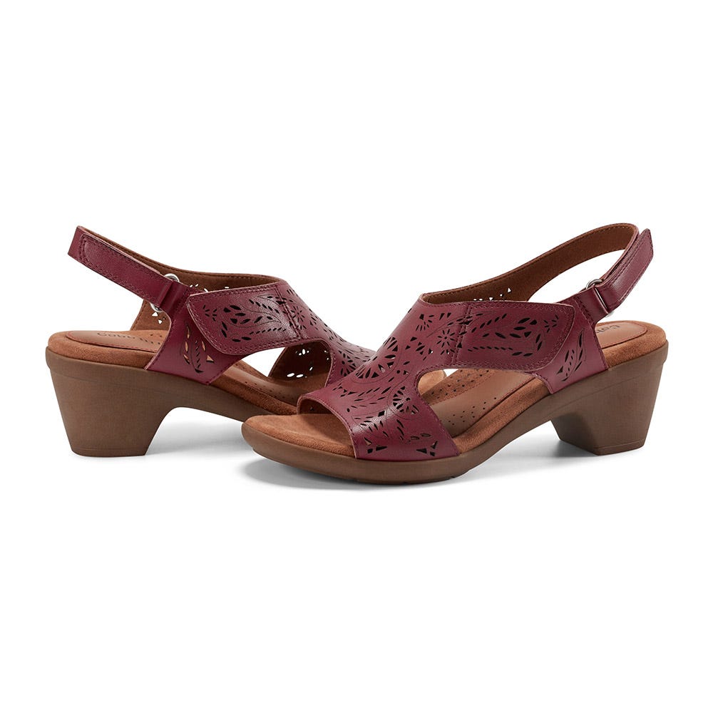 Sandali in pelle con kitten heels Donna, Nero | Milano